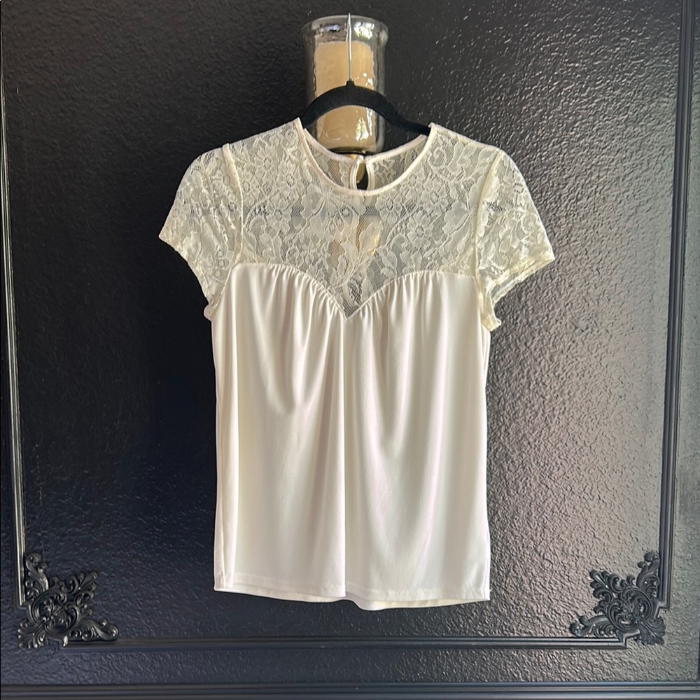 Express XS. Elegant Lace White Top